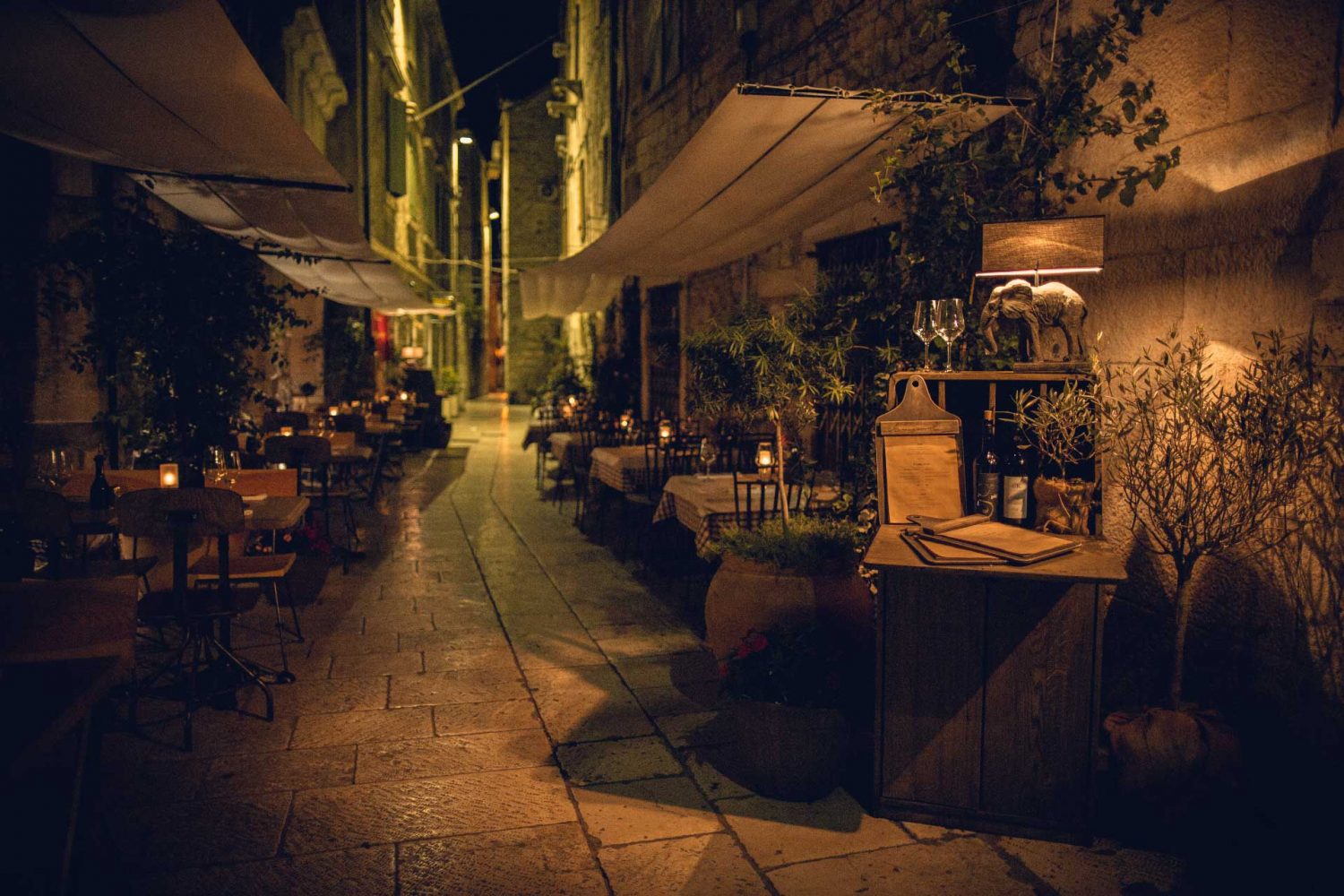 restaurant dalmatian peka night
